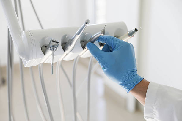 Professional Tooth Extraction technician working in Hybla Valley, VA